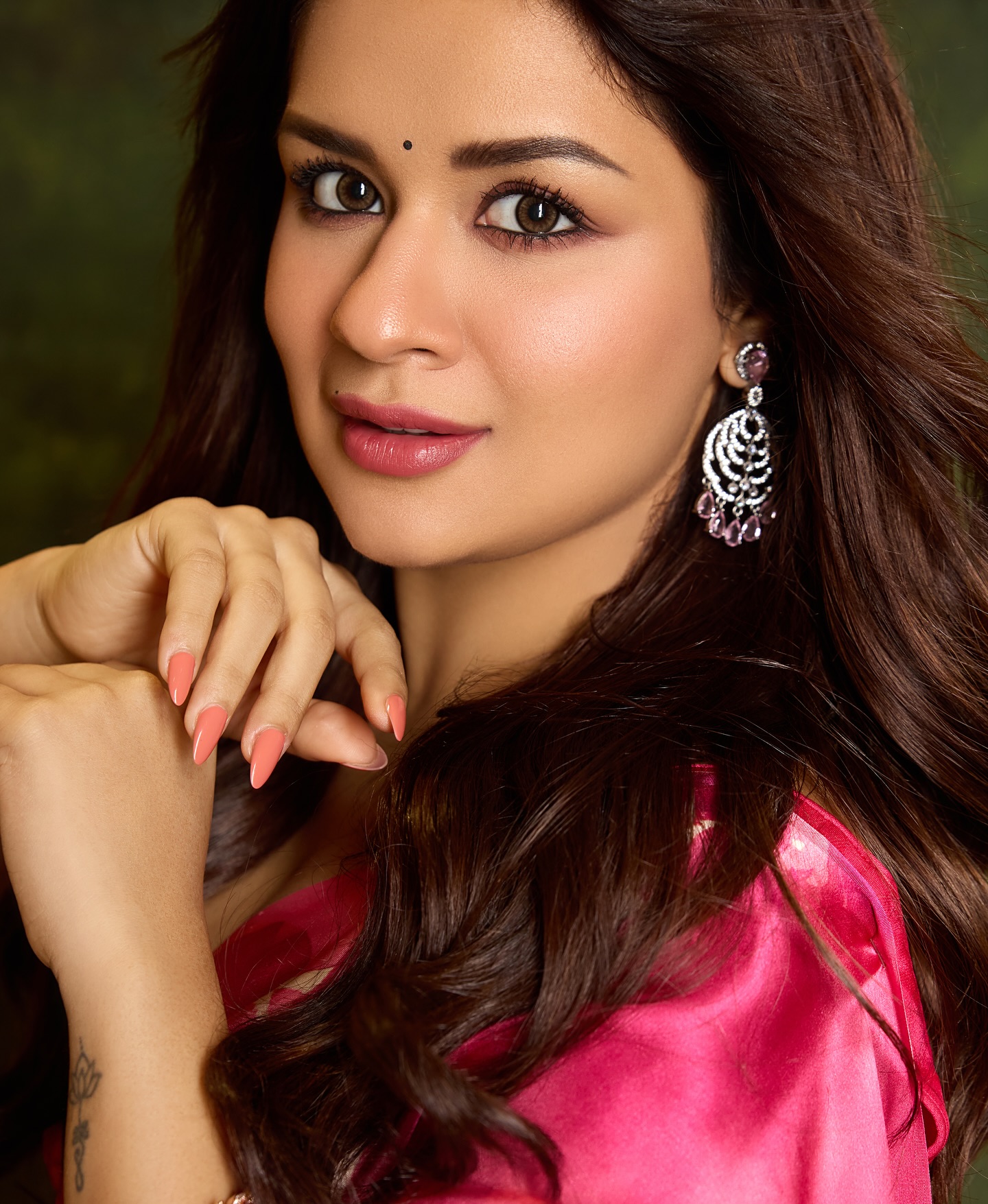 Avneet Kaur in Pink Saree, Avneet Kaur saree images