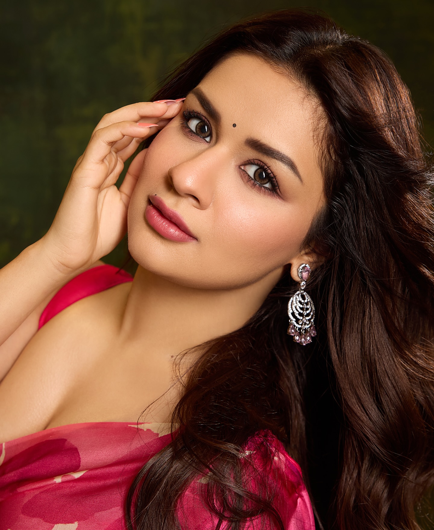 Avneet Kaur in Pink Saree, Avneet Kaur saree images