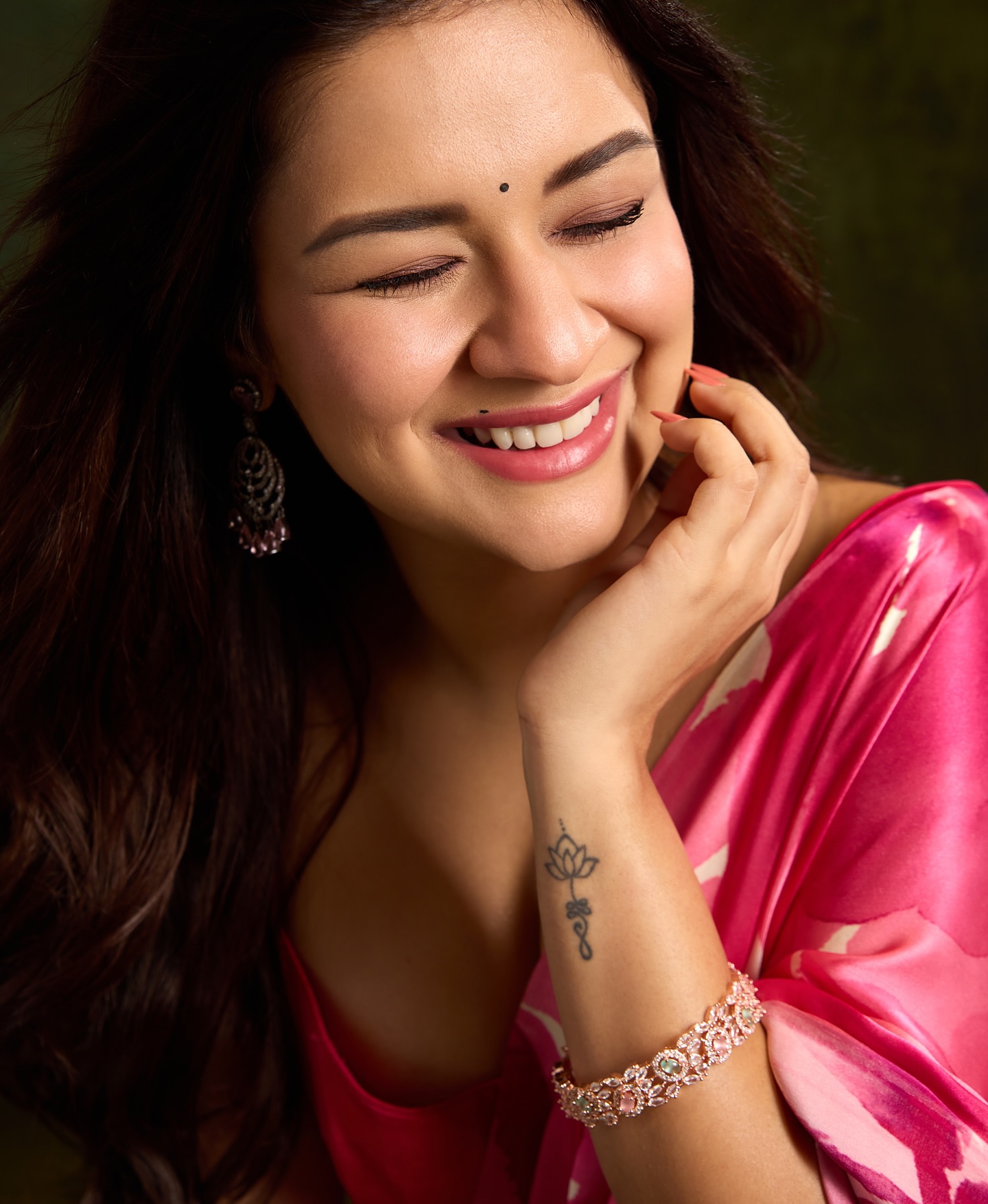 Avneet Kaur in Pink Saree, Avneet Kaur saree images