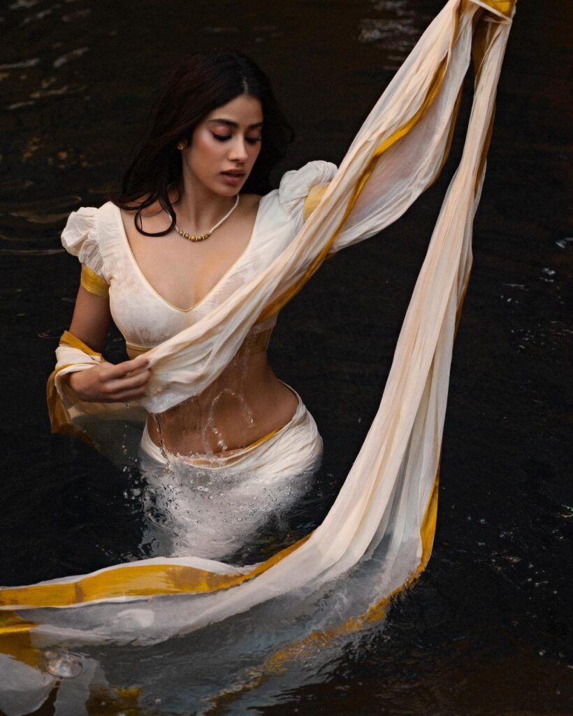 janhvi kapoor saree images