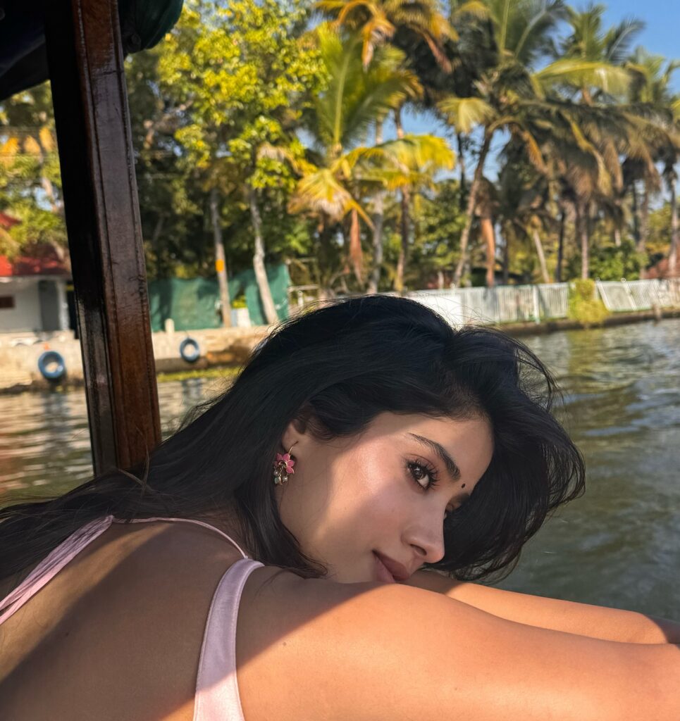 janhvi kapoor saree images