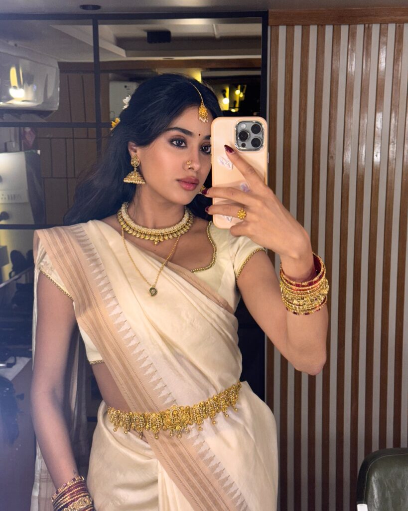janhvi kapoor saree images