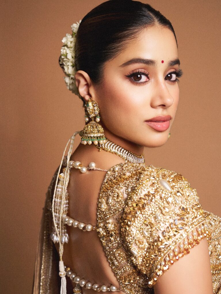janhvi kapoor saree images
